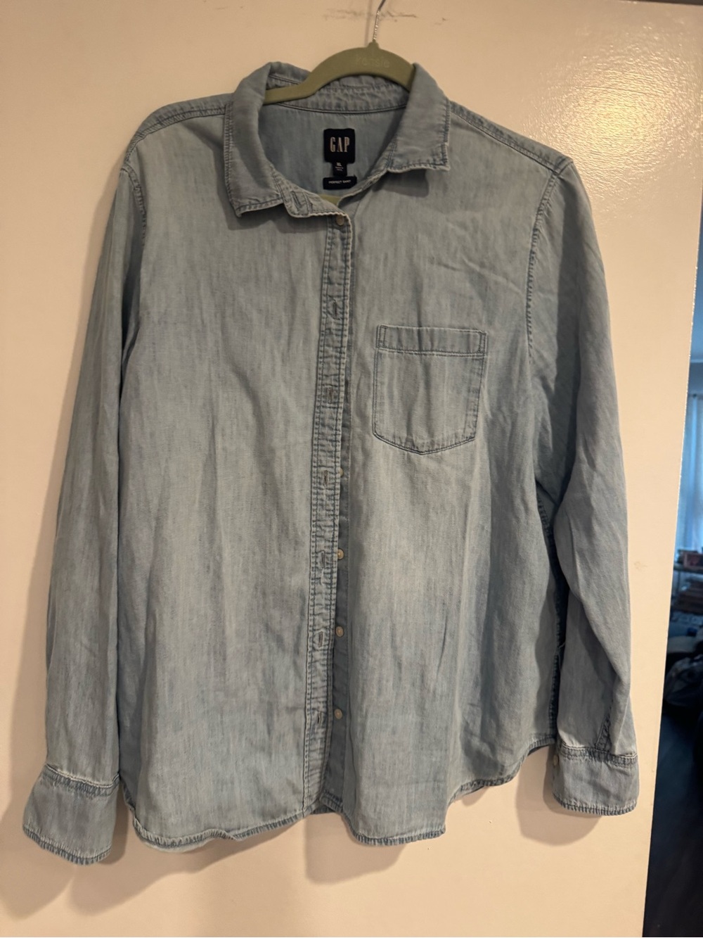 Closet Staple GAP Light Wash Denim Button-Up Shirt - Light Blue XL